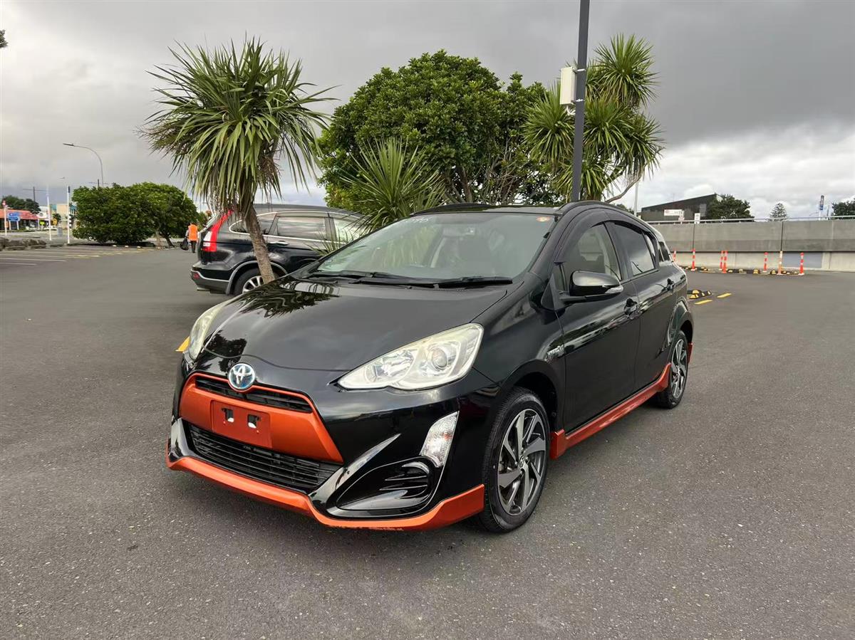 2015 Toyota Aqua thumbnail