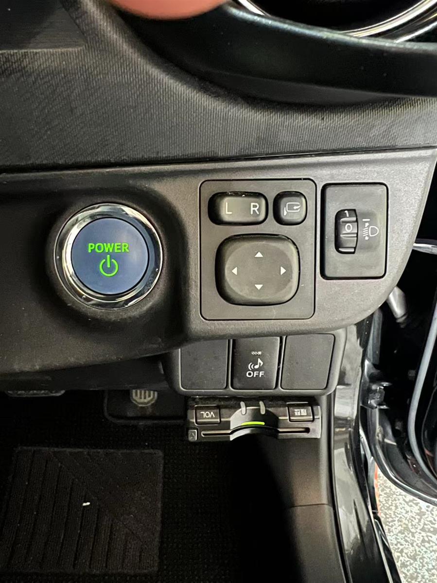 2015 Toyota Aqua thumbnail