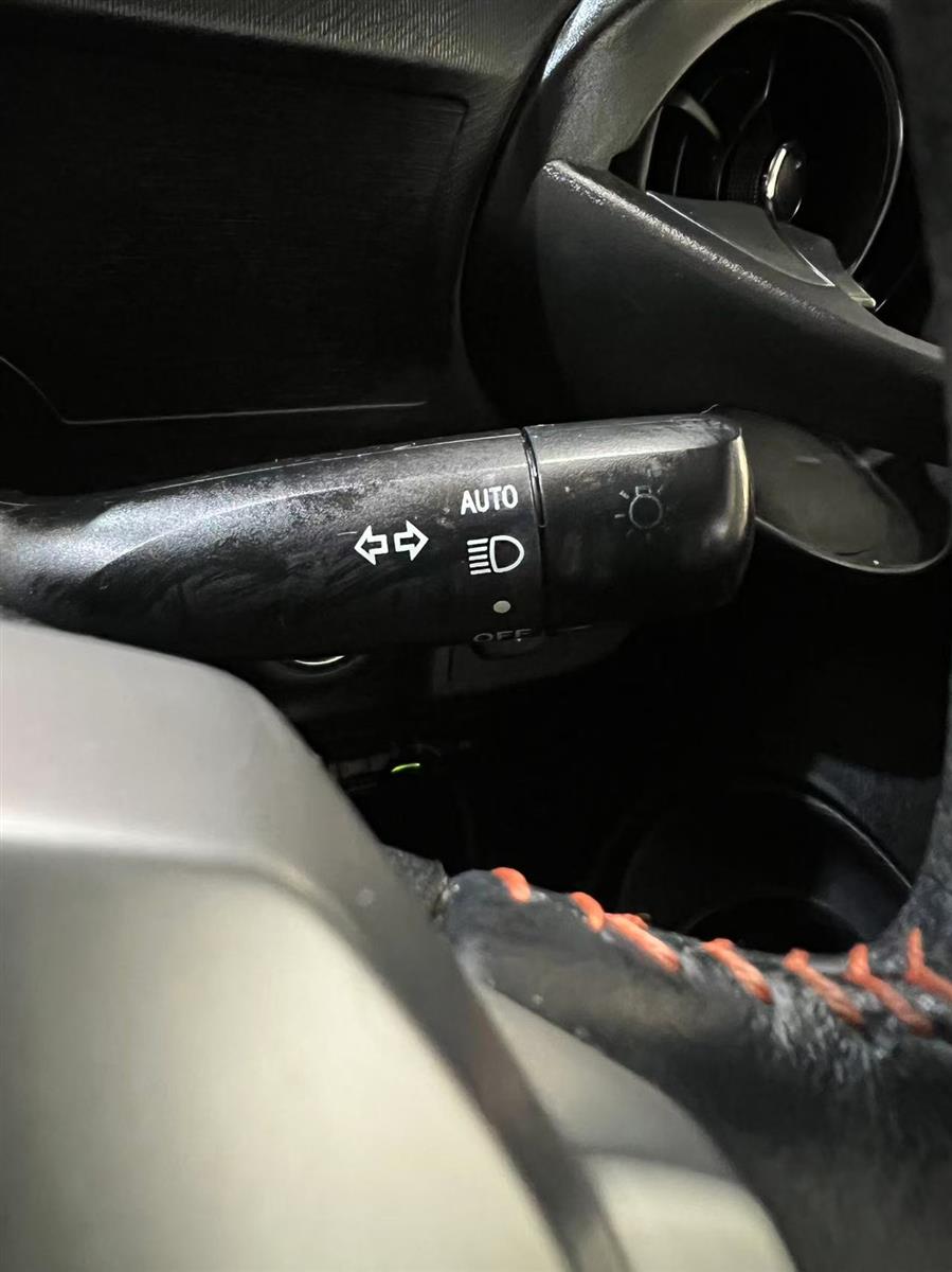 2015 Toyota Aqua thumbnail