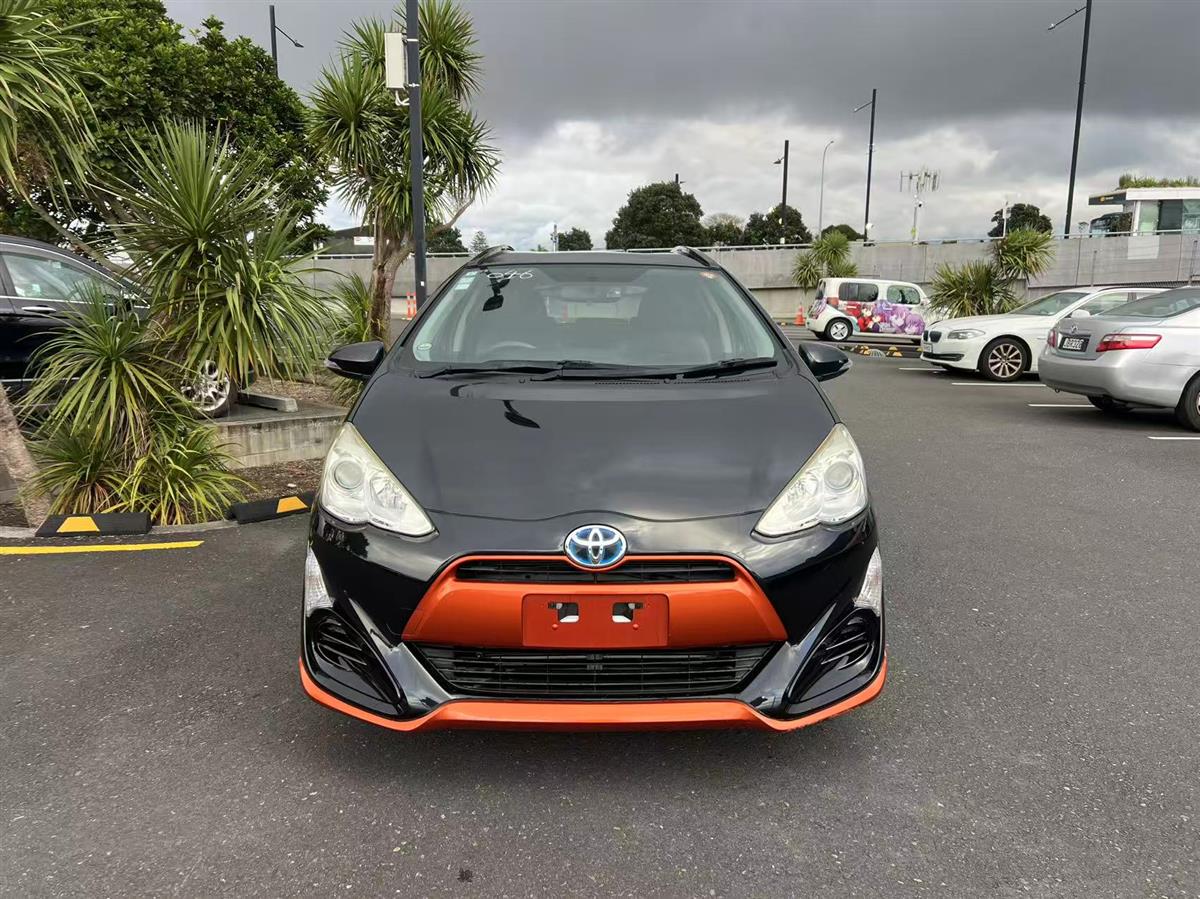 2015 Toyota Aqua thumbnail