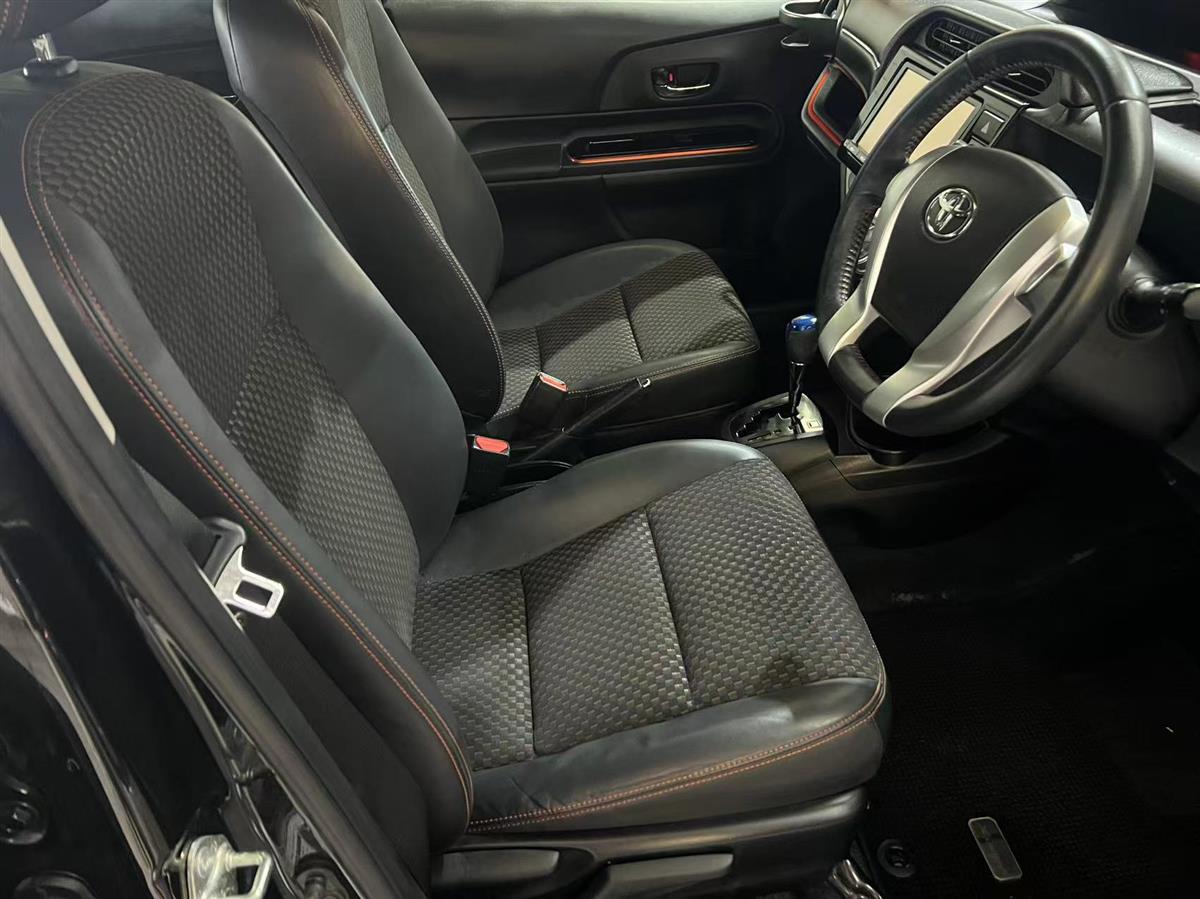 2015 Toyota Aqua thumbnail