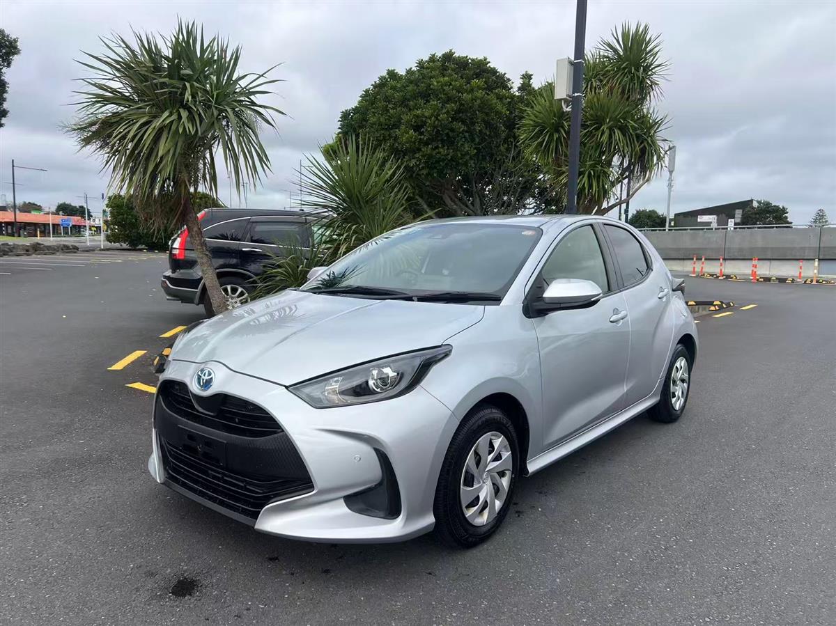 2021 Toyota Yaris thumbnail