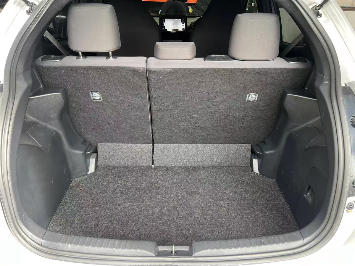 2021 Toyota Yaris thumbnail