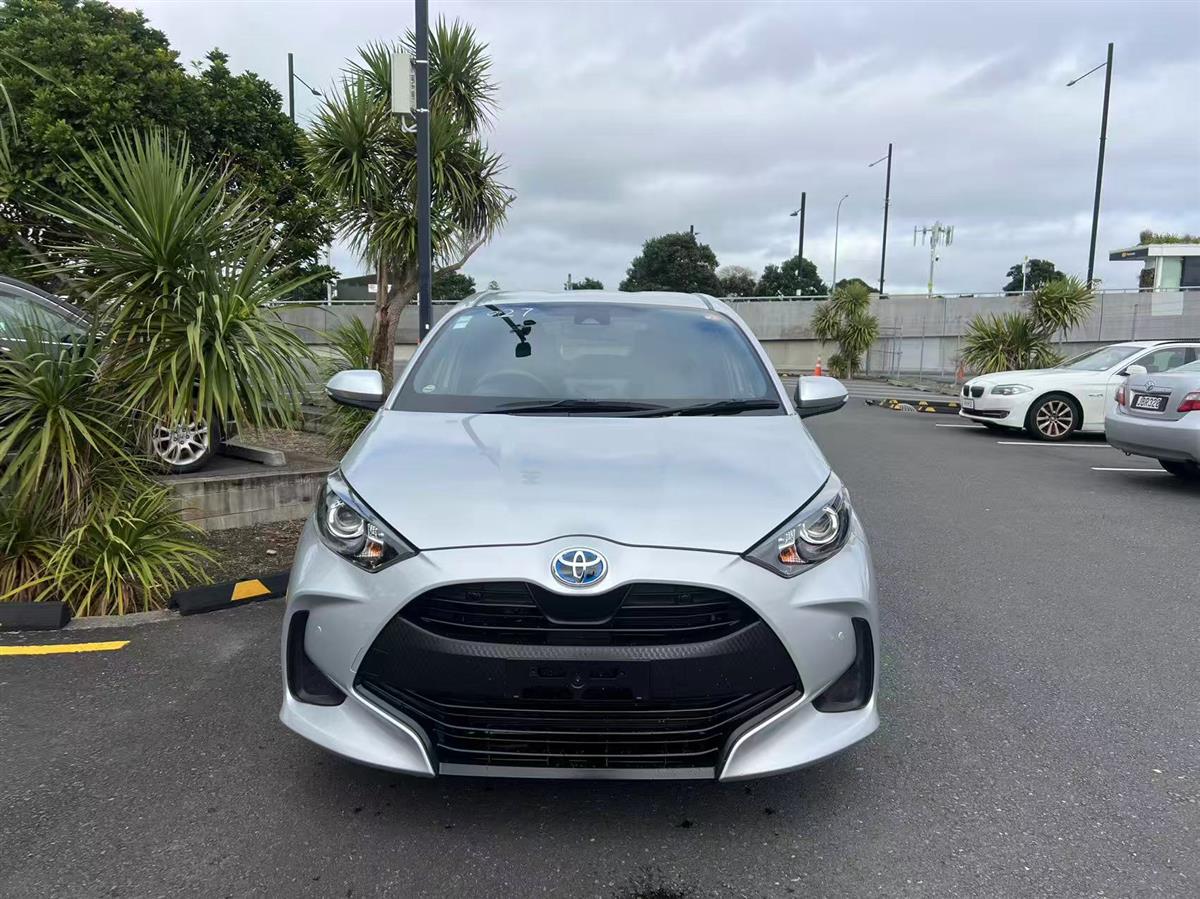 2021 Toyota Yaris thumbnail