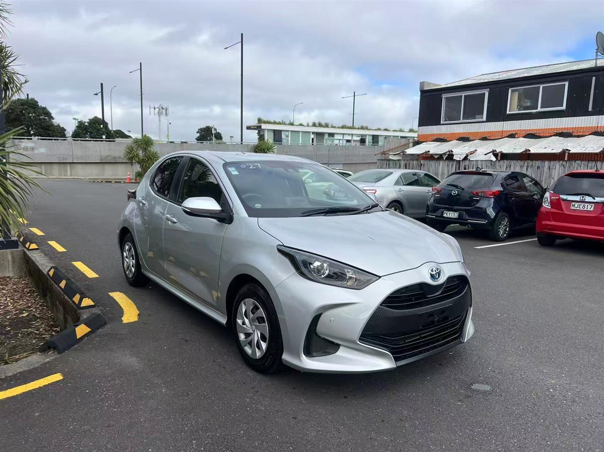 2021 Toyota Yaris thumbnail