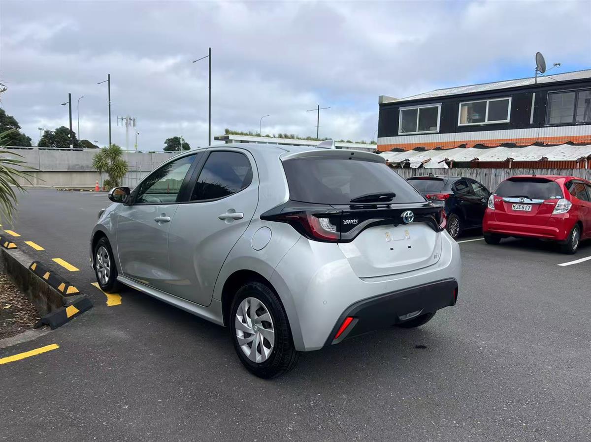 2021 Toyota Yaris thumbnail