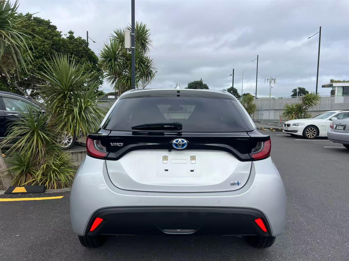 2021 Toyota Yaris thumbnail