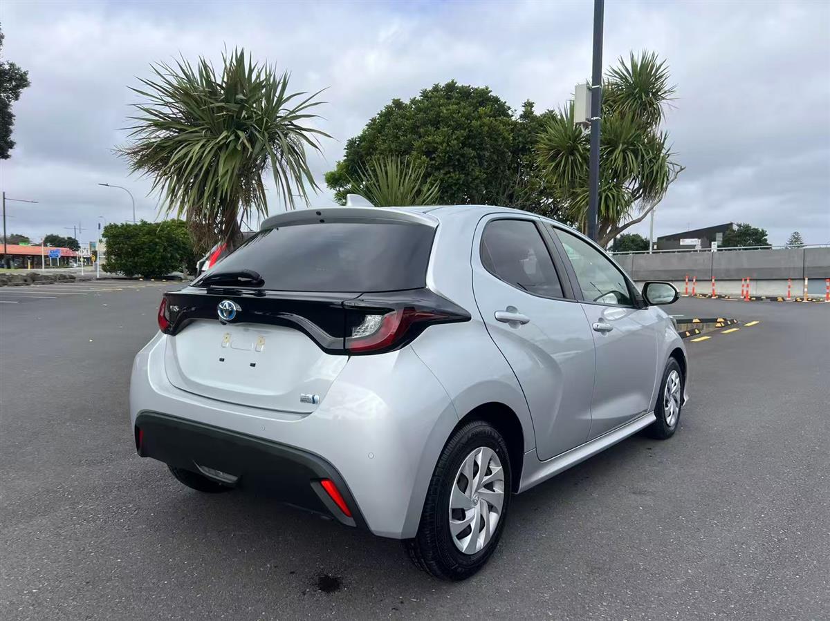 2021 Toyota Yaris thumbnail