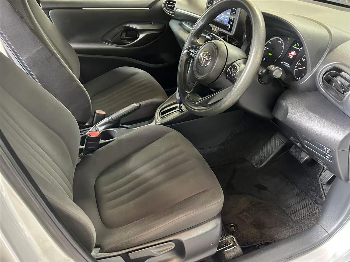2021 Toyota Yaris thumbnail