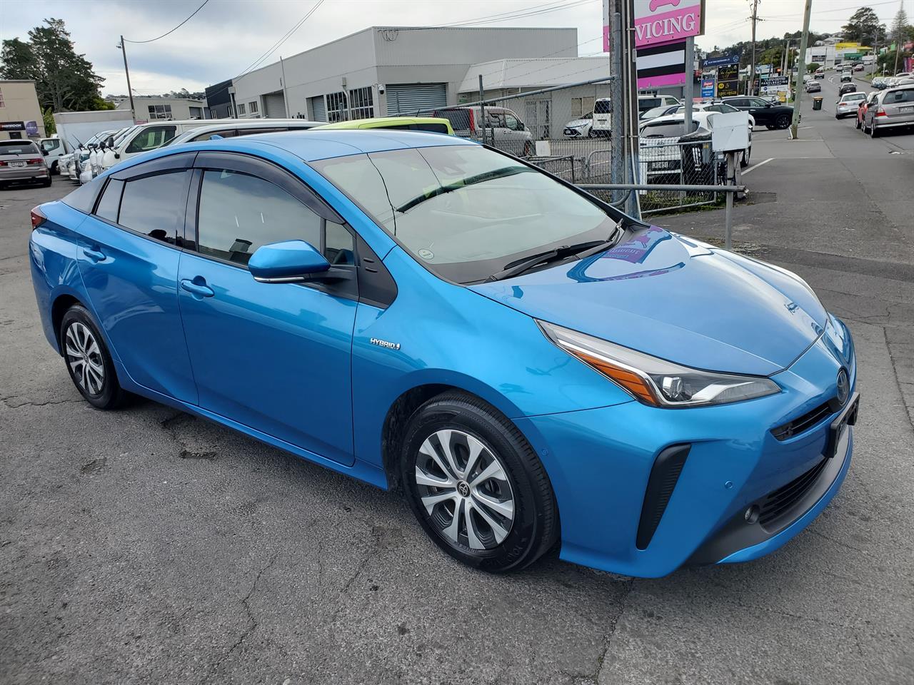 2019 Toyota Prius thumbnail