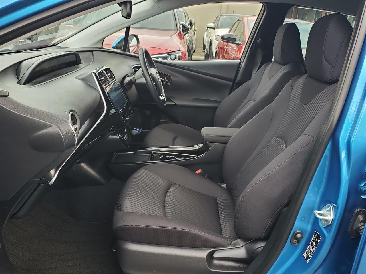 2019 Toyota Prius thumbnail