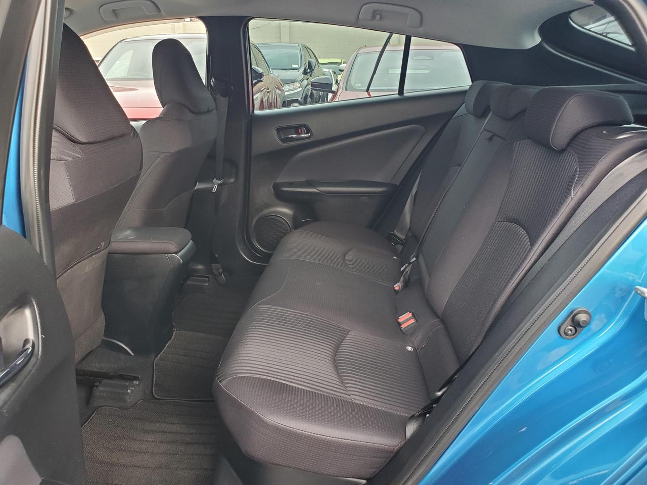 2019 Toyota Prius thumbnail