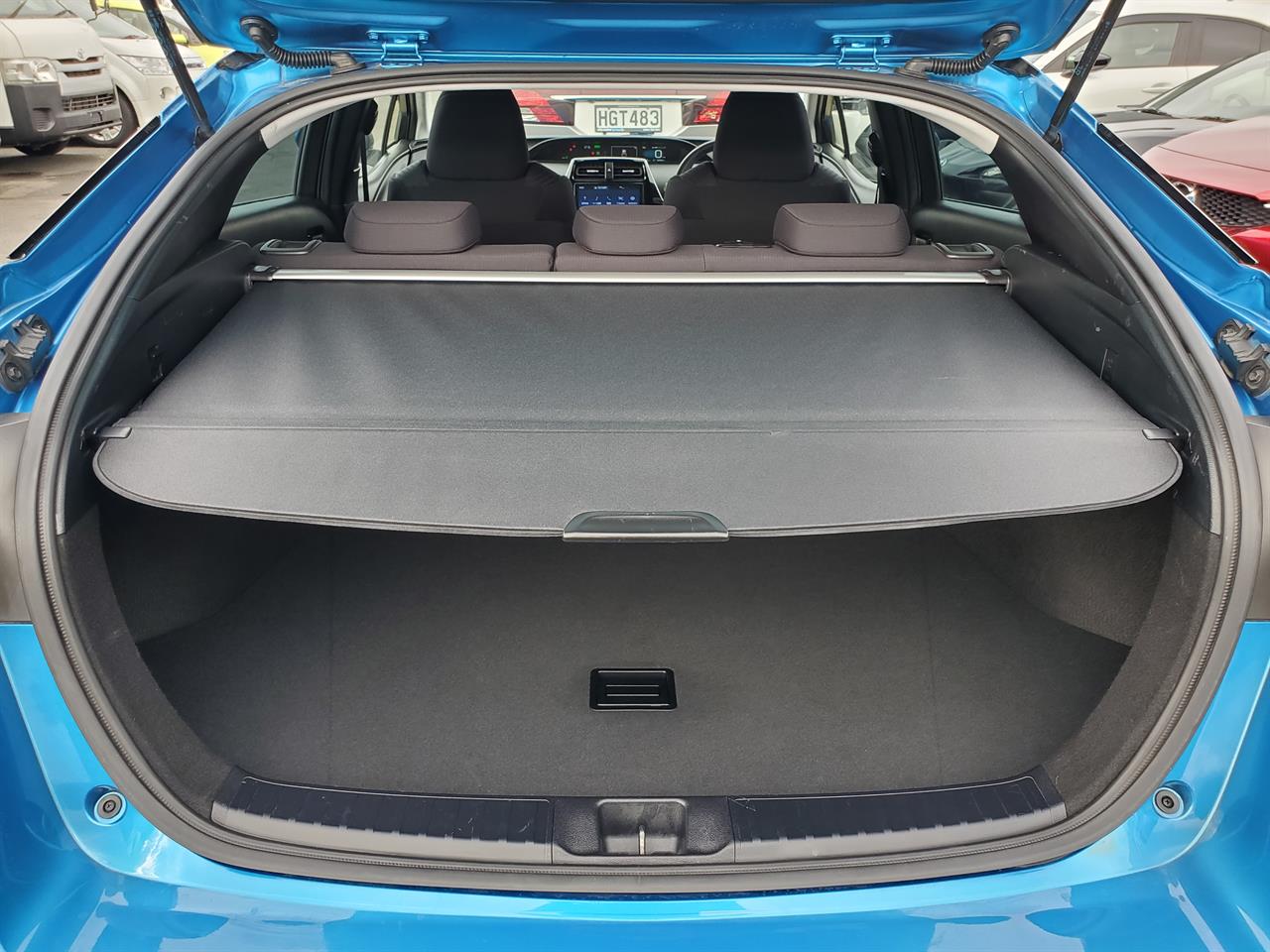 2019 Toyota Prius thumbnail