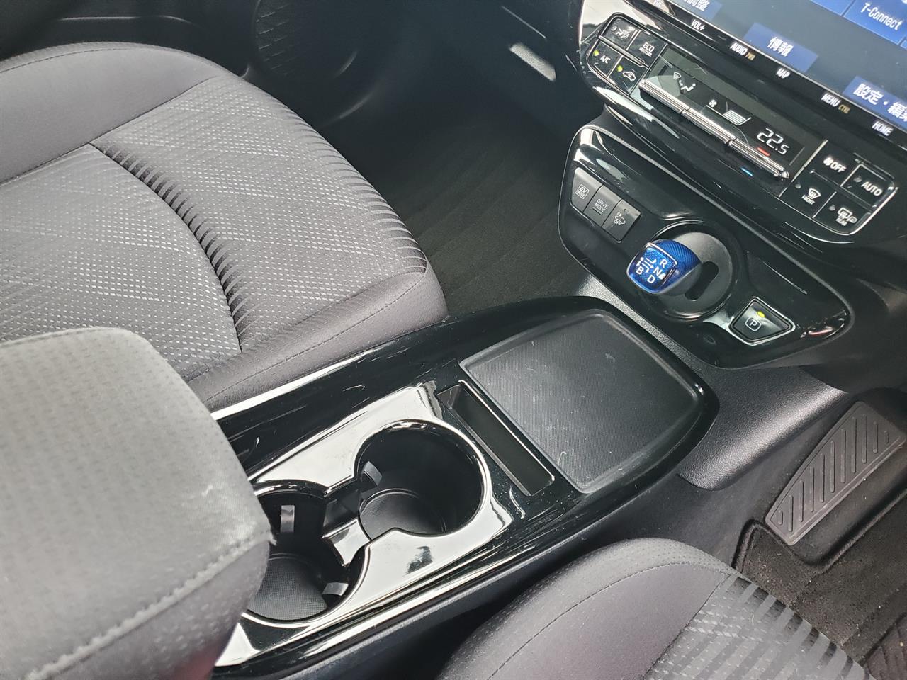 2019 Toyota Prius thumbnail
