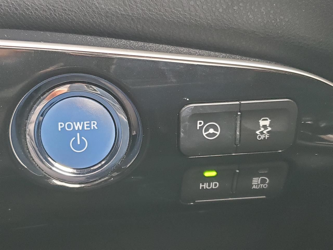 2019 Toyota Prius thumbnail