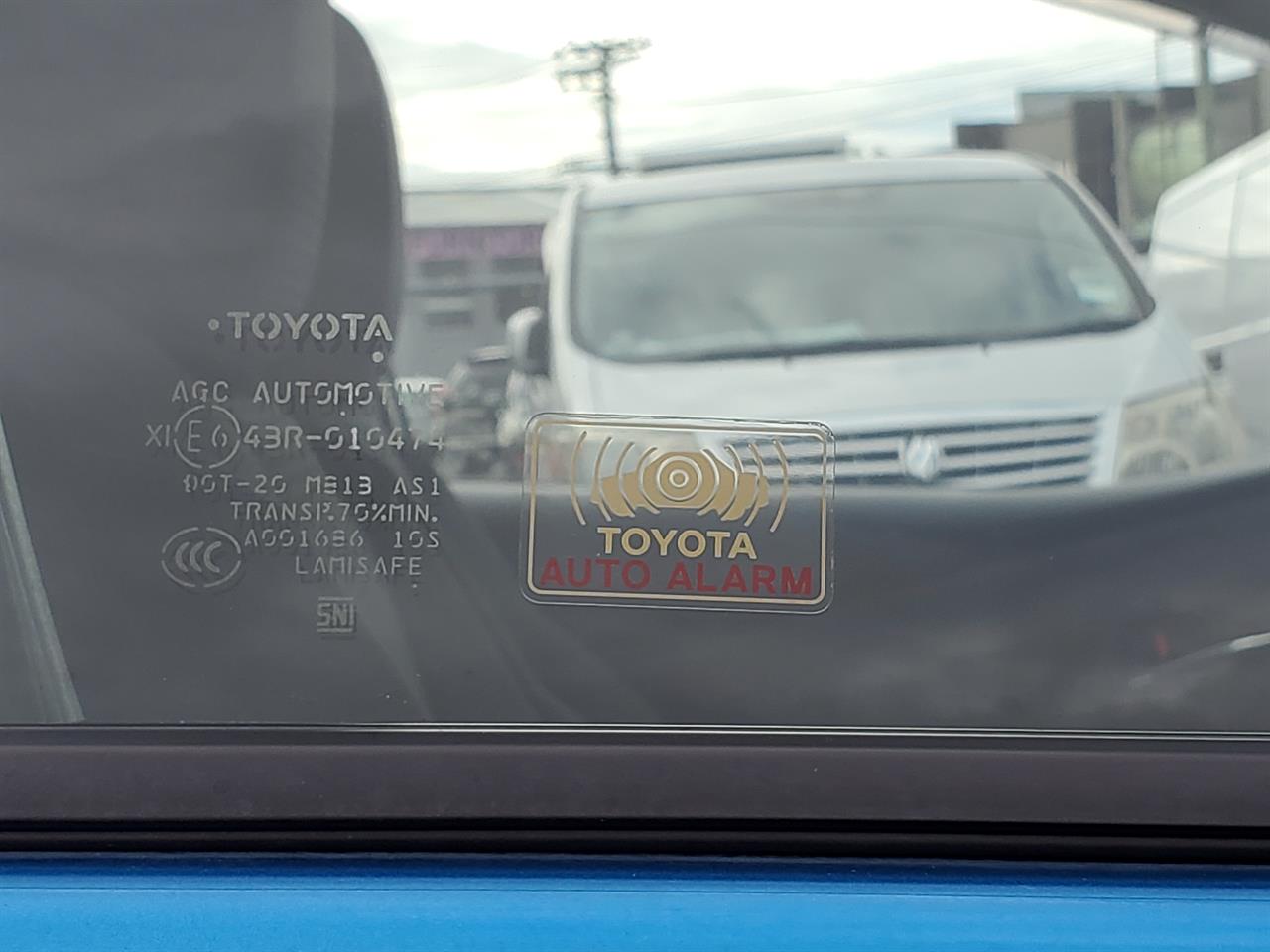 2019 Toyota Prius thumbnail
