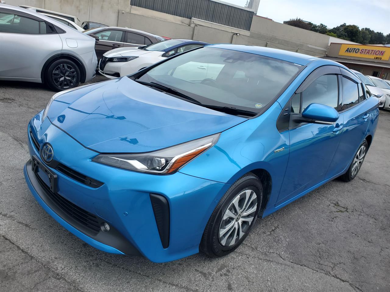 2019 Toyota Prius thumbnail