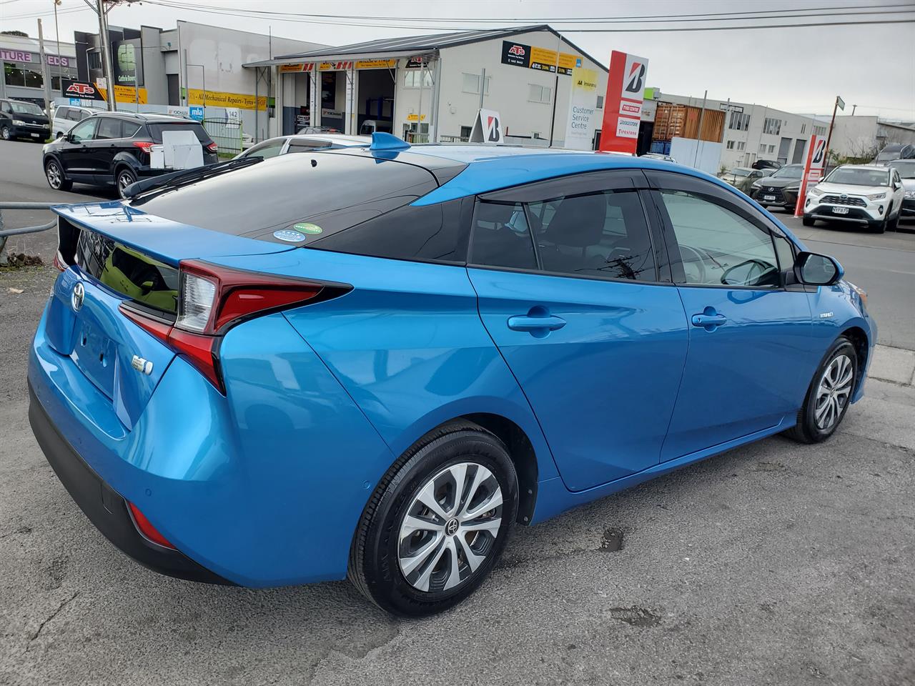 2019 Toyota Prius thumbnail