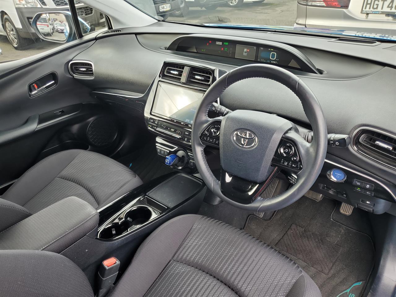 2019 Toyota Prius thumbnail