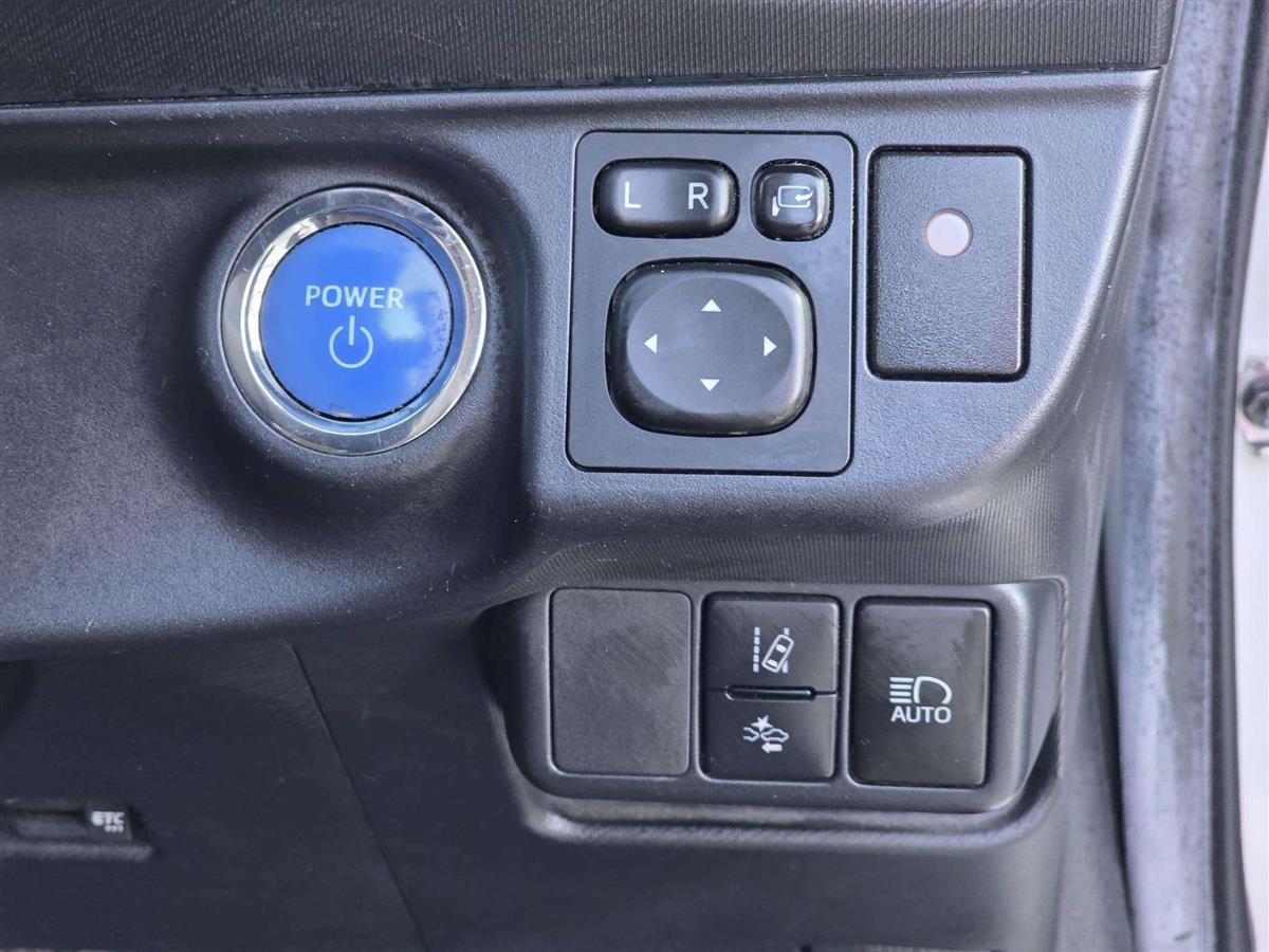 2017 Toyota Aqua thumbnail