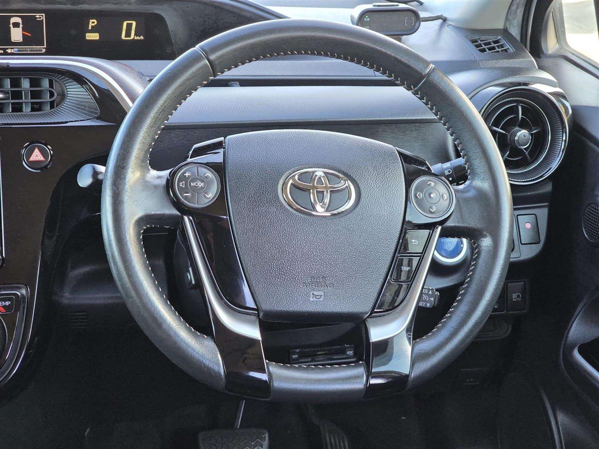 2017 Toyota Aqua thumbnail
