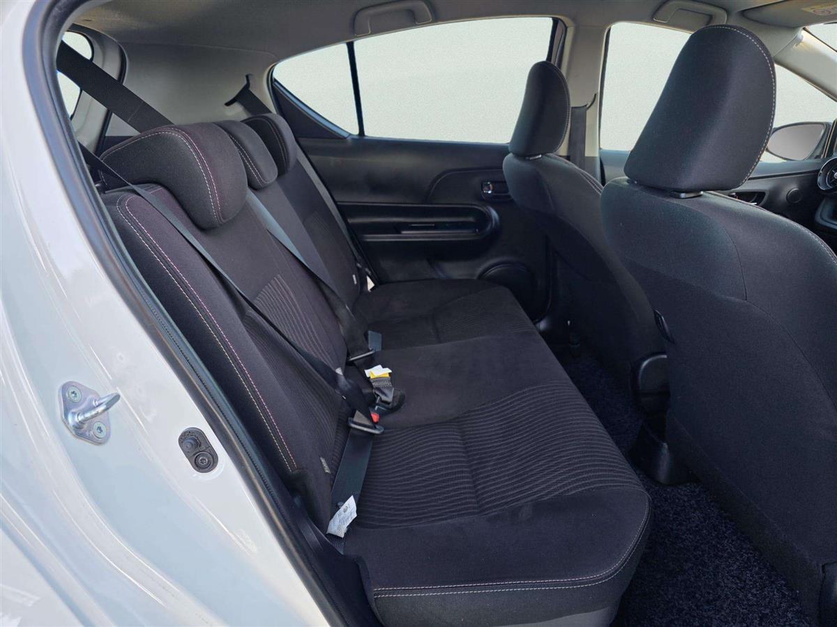 2017 Toyota Aqua thumbnail