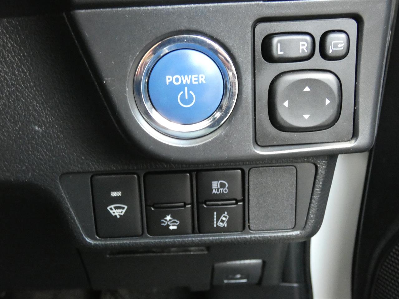 2018 Toyota COROLLA thumbnail