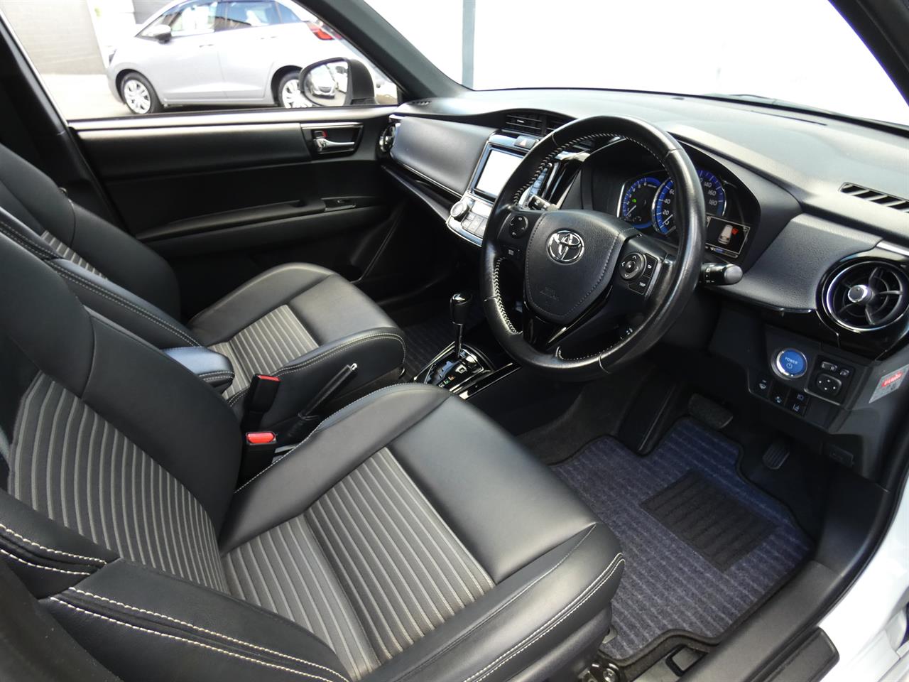 2018 Toyota COROLLA thumbnail