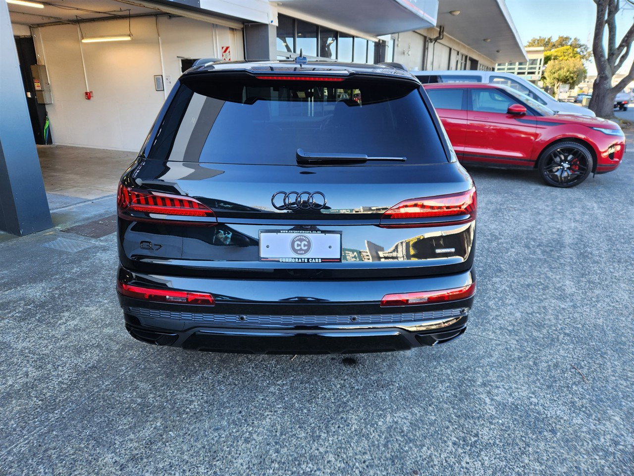 2022 Audi Q7 thumbnail