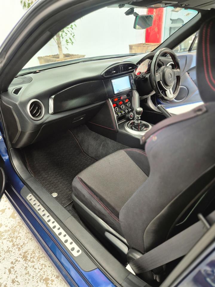 2013 Toyota 86 thumbnail