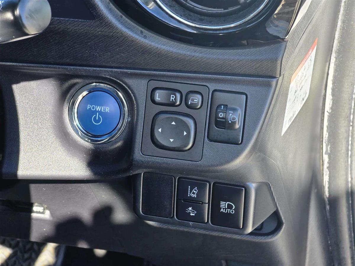 2016 Toyota Aqua thumbnail
