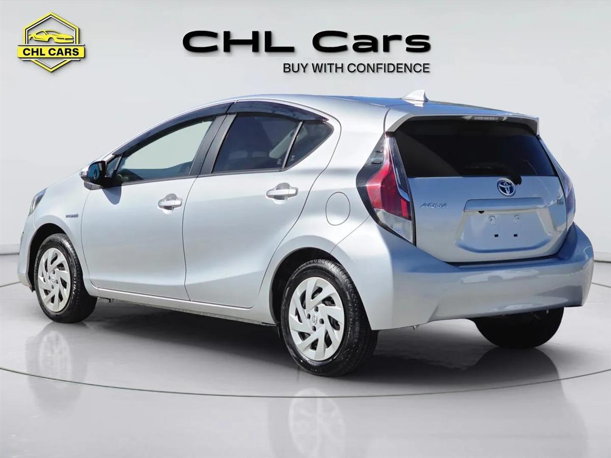 2016 Toyota Aqua thumbnail
