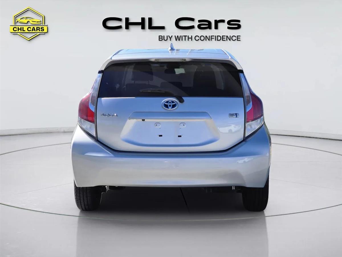 2016 Toyota Aqua thumbnail