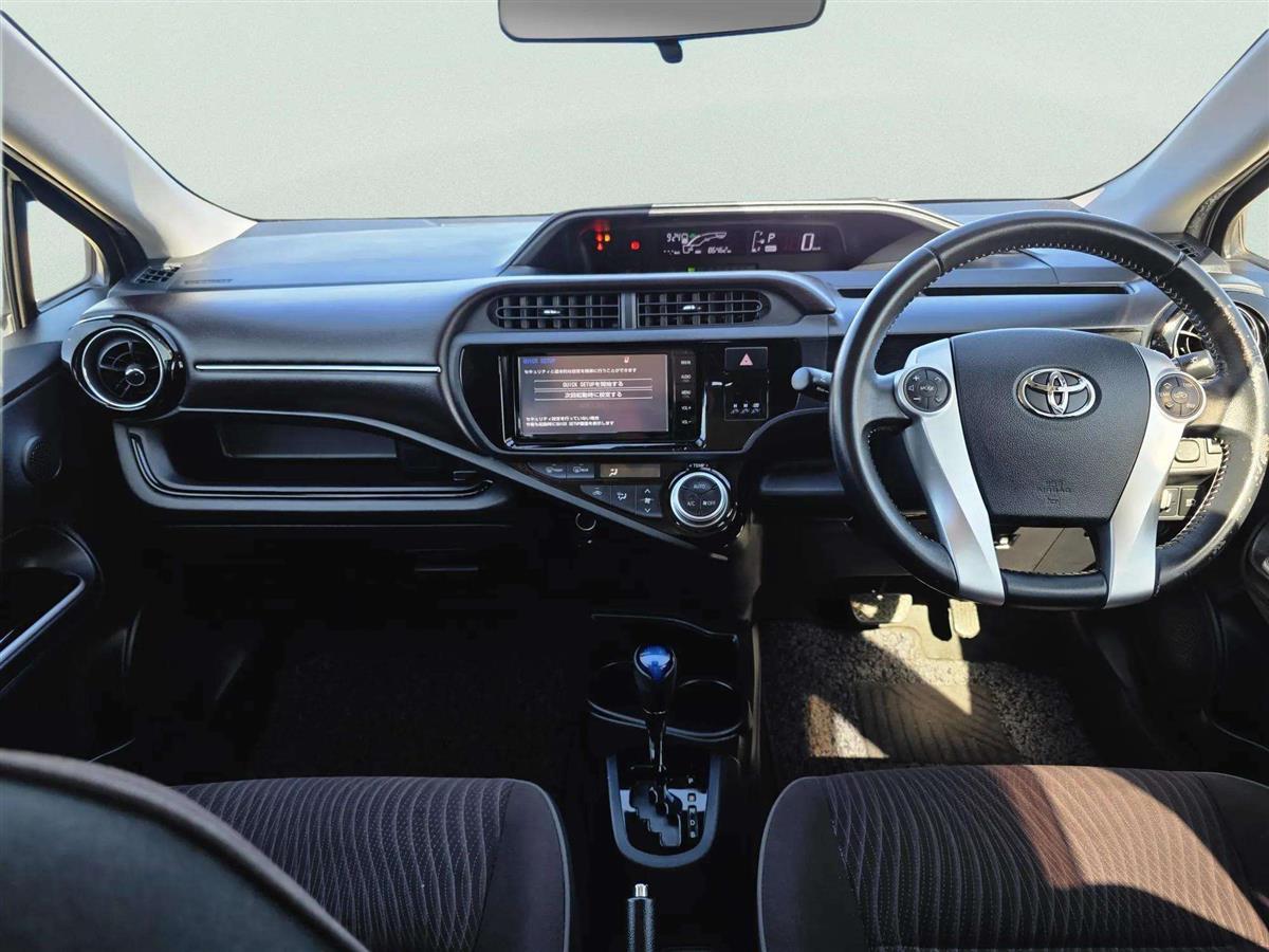 2016 Toyota Aqua thumbnail