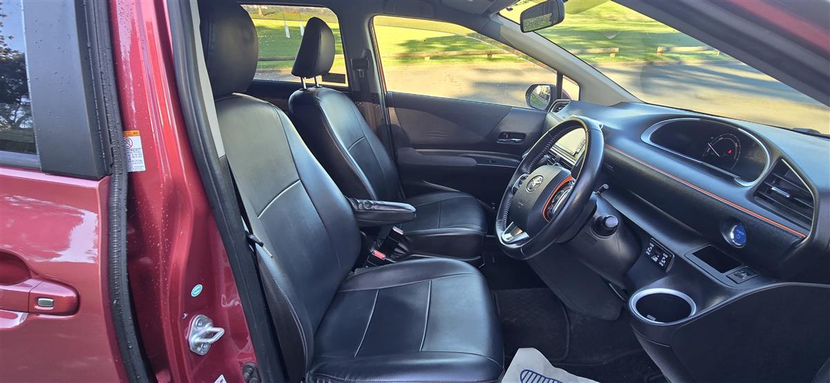 2016 Toyota Sienta thumbnail