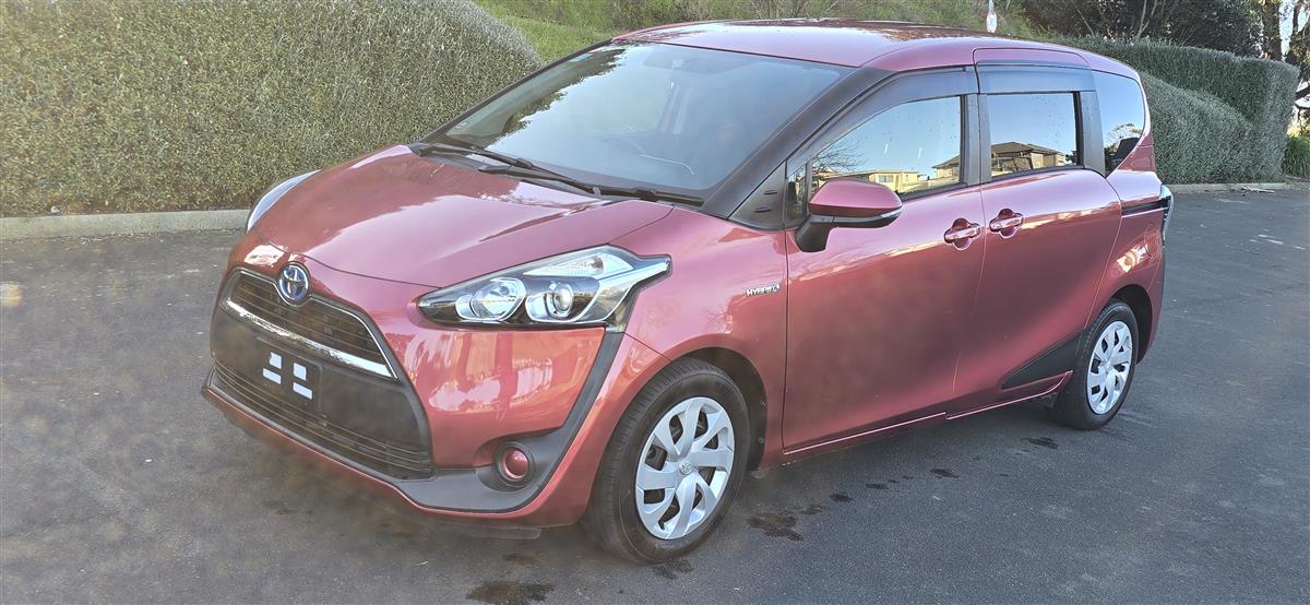 2016 Toyota Sienta thumbnail
