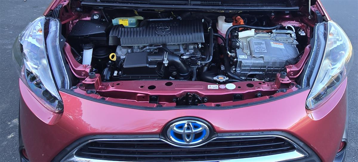 2016 Toyota Sienta thumbnail