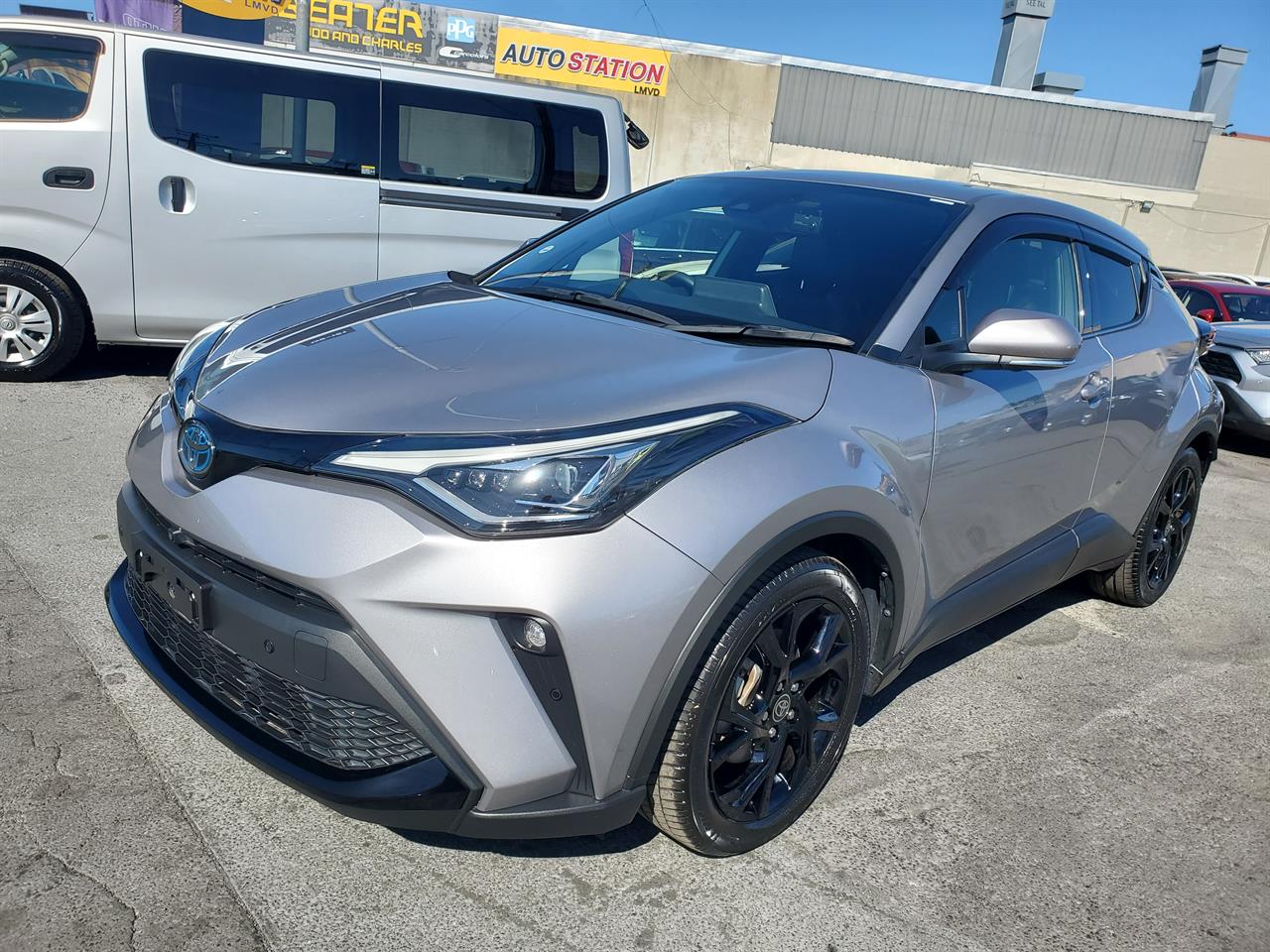 2021 Toyota C-HR thumbnail