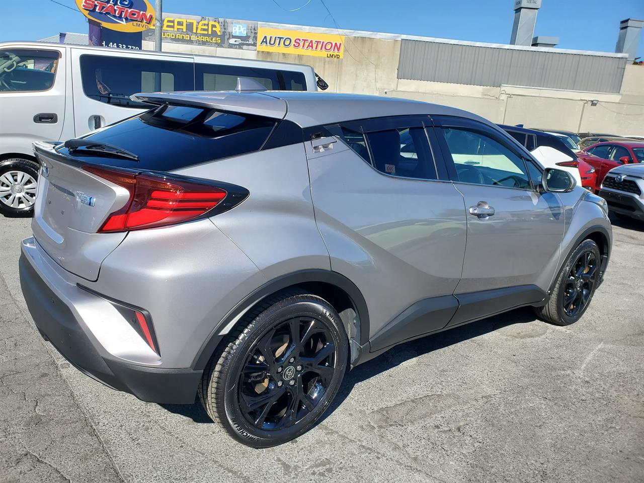 2021 Toyota C-HR thumbnail