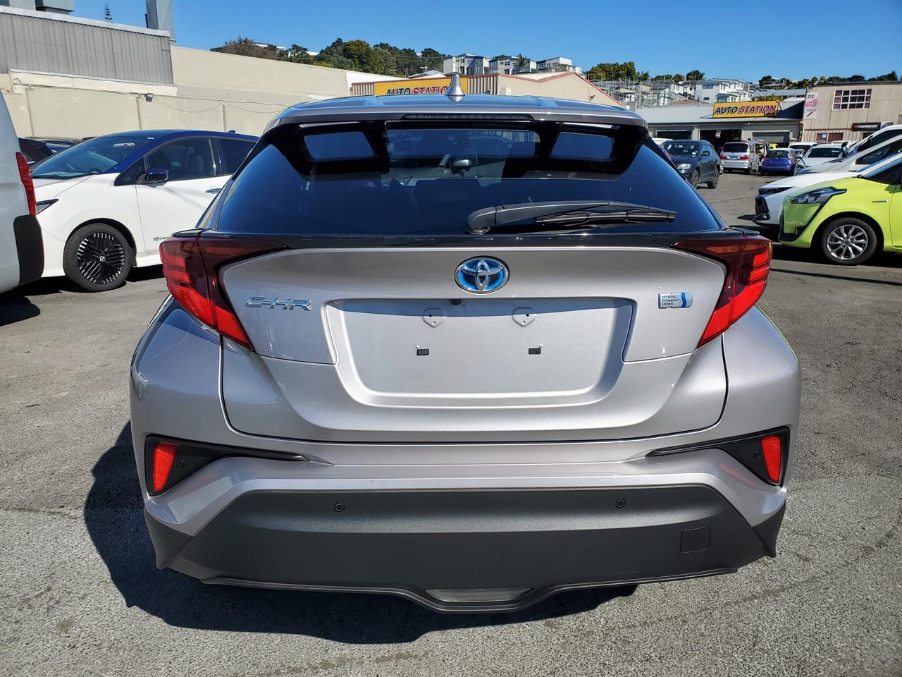 2021 Toyota C-HR thumbnail
