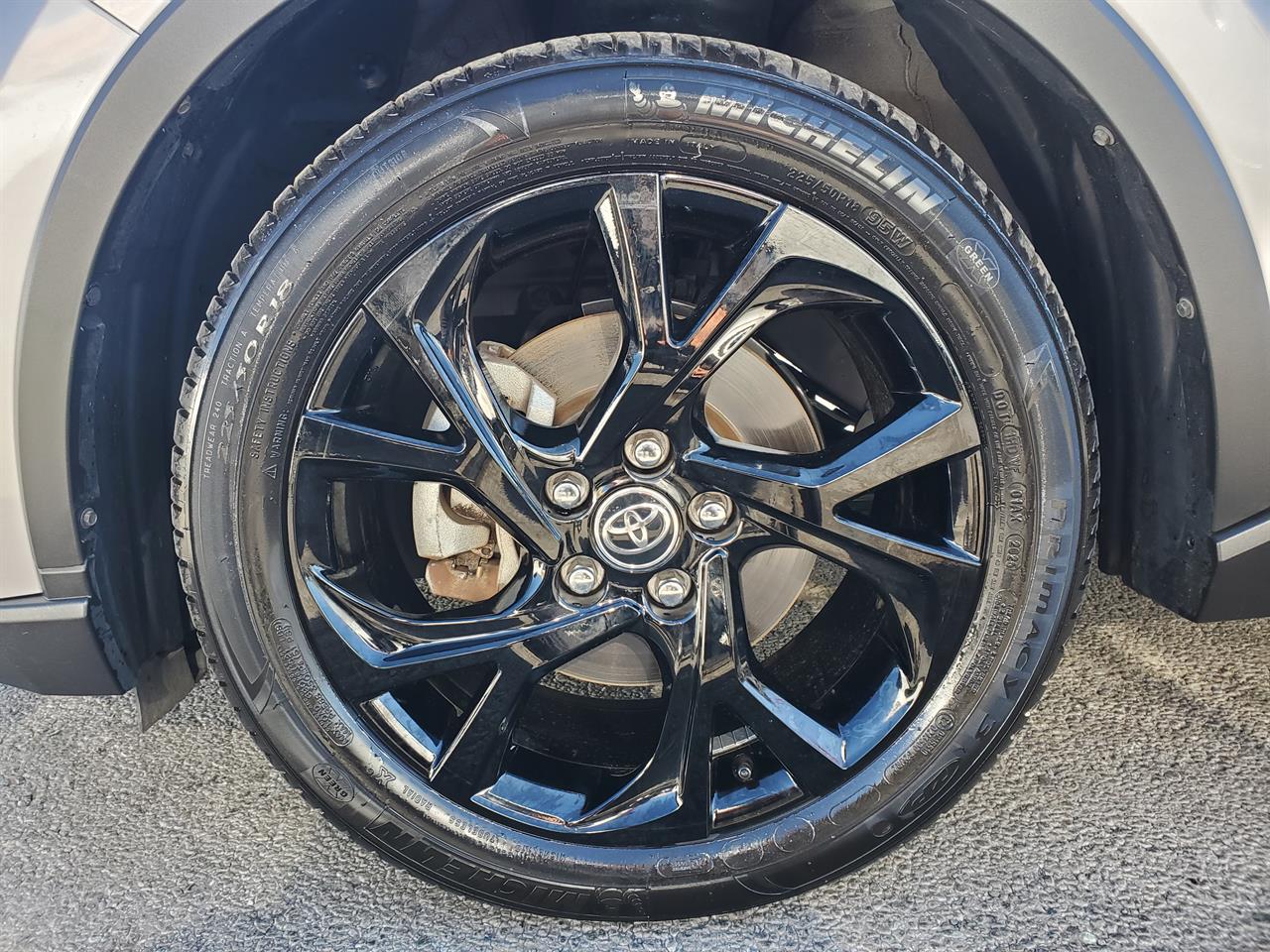 2021 Toyota C-HR thumbnail