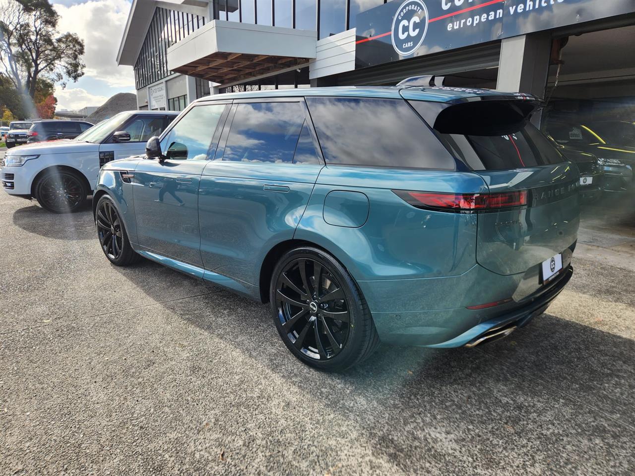 2023 Land Rover Range Rover Sport thumbnail