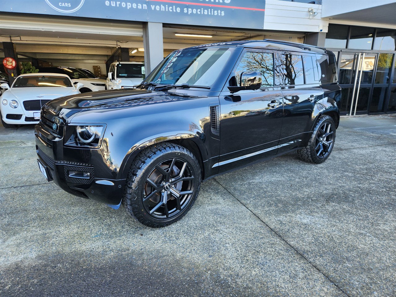 2024 Land Rover Defender thumbnail