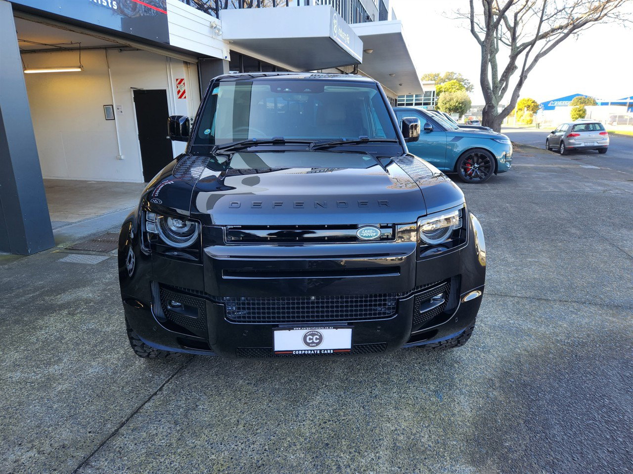 2024 Land Rover Defender thumbnail