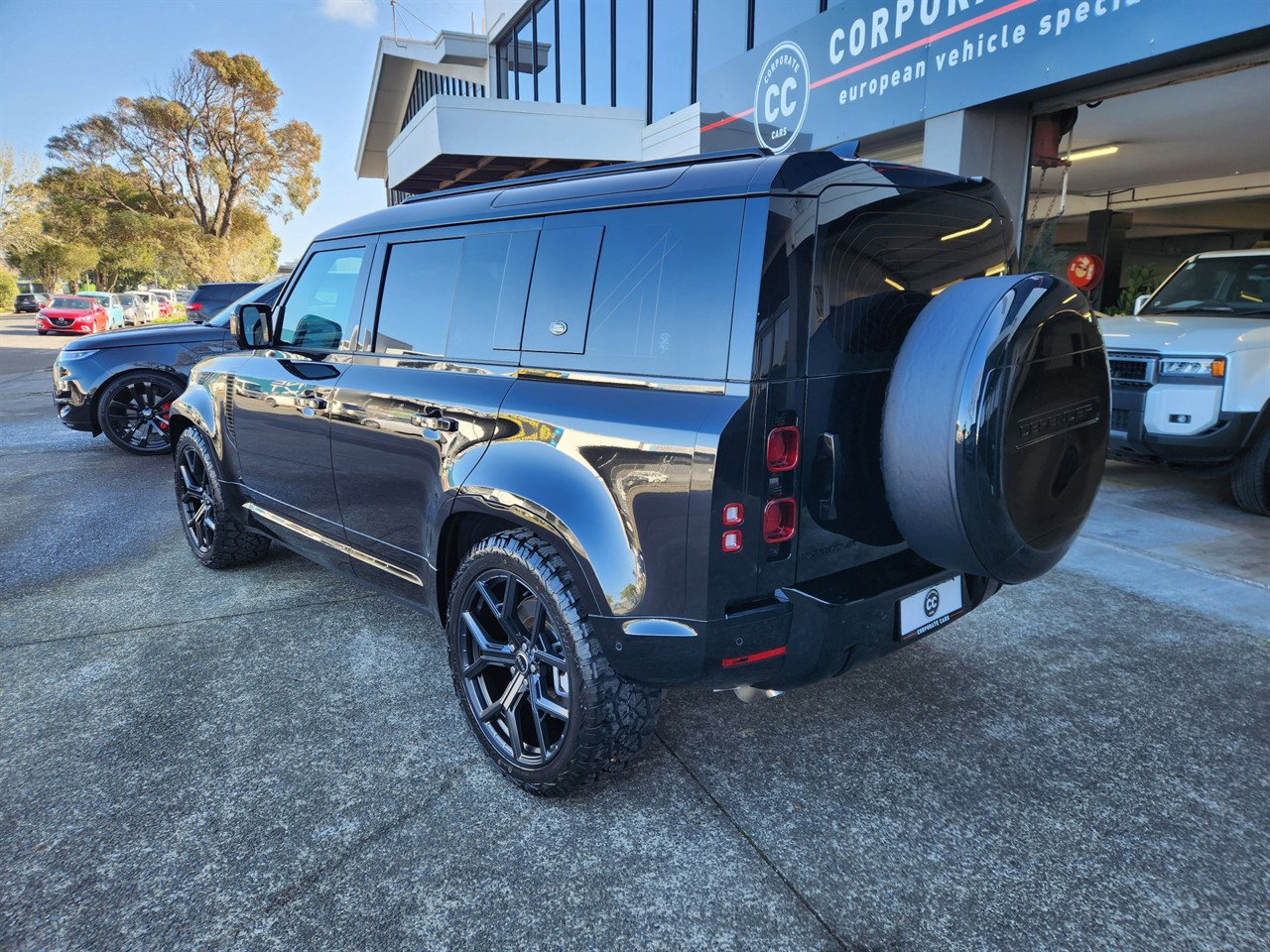 2024 Land Rover Defender thumbnail