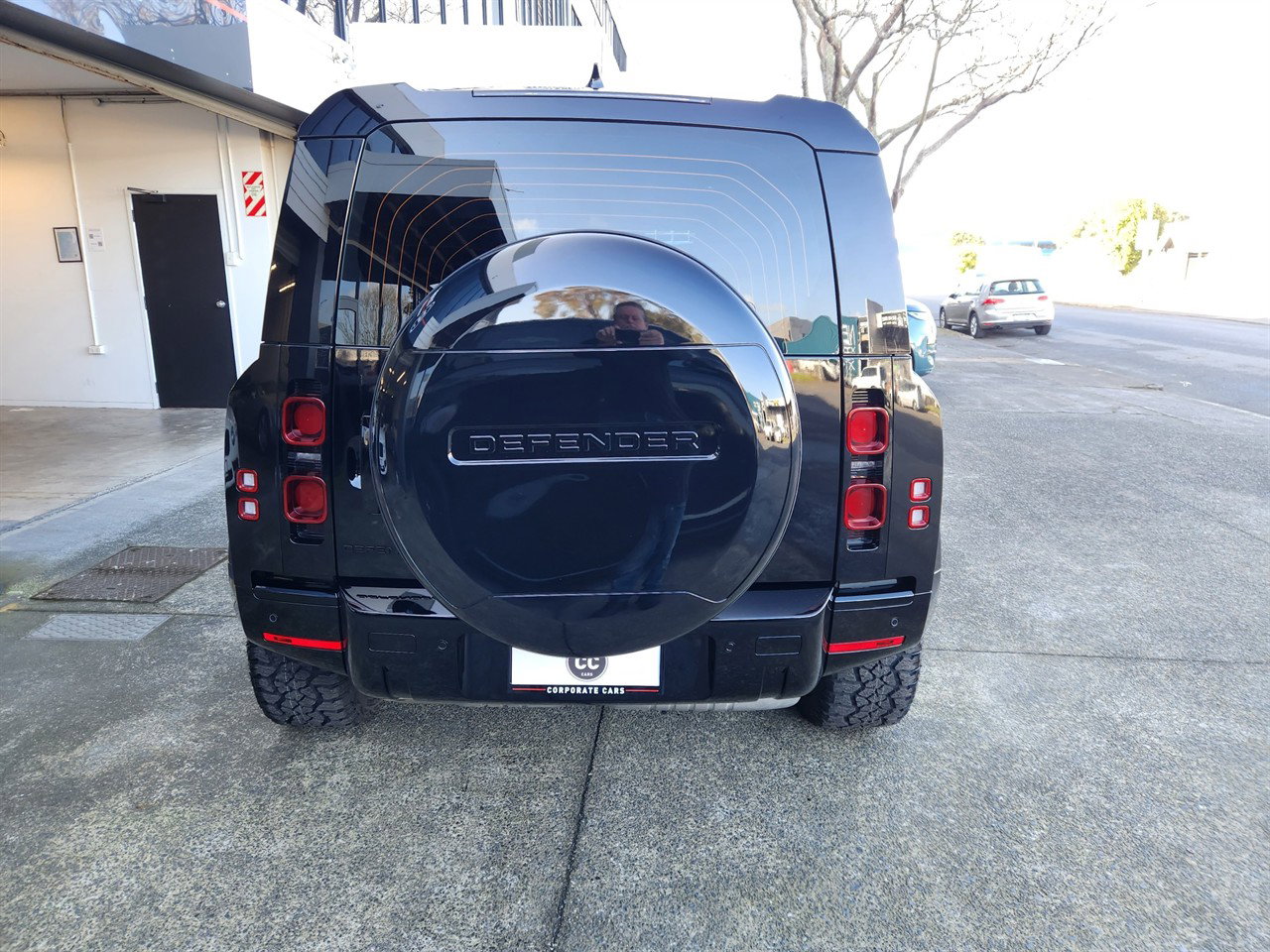 2024 Land Rover Defender thumbnail