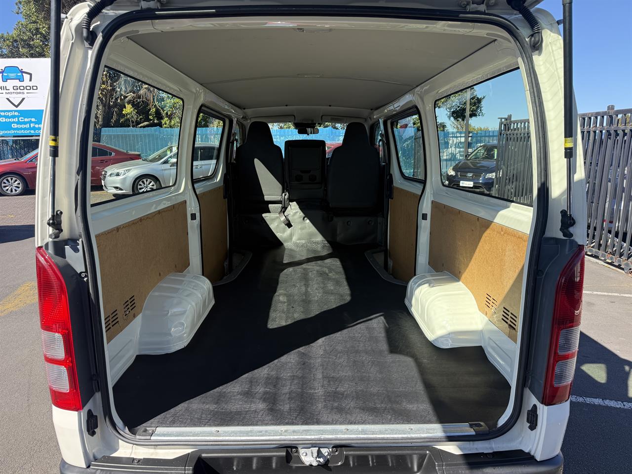 2021 Toyota Hiace thumbnail
