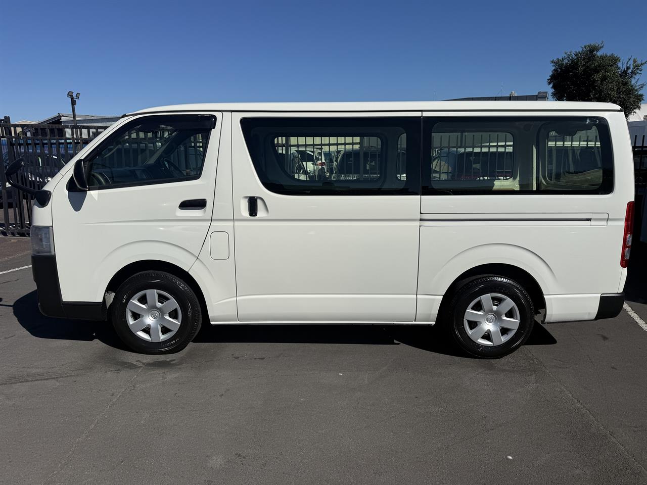 2021 Toyota Hiace thumbnail