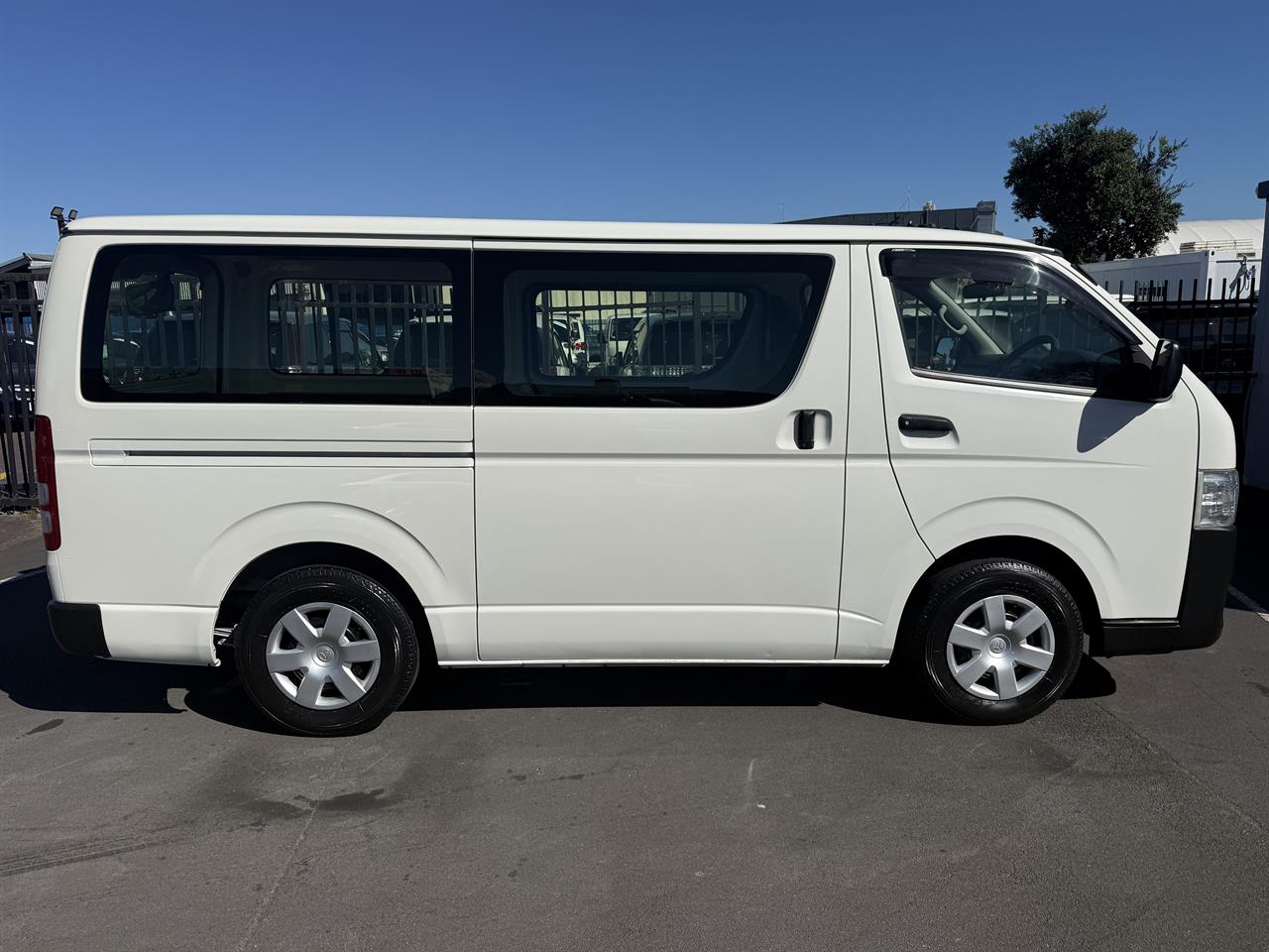 2021 Toyota Hiace thumbnail