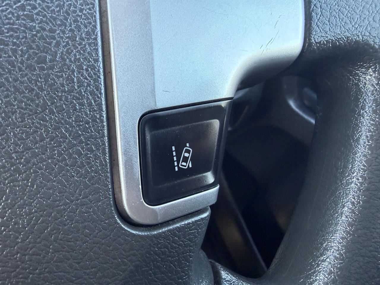 2019 Toyota Hiace thumbnail